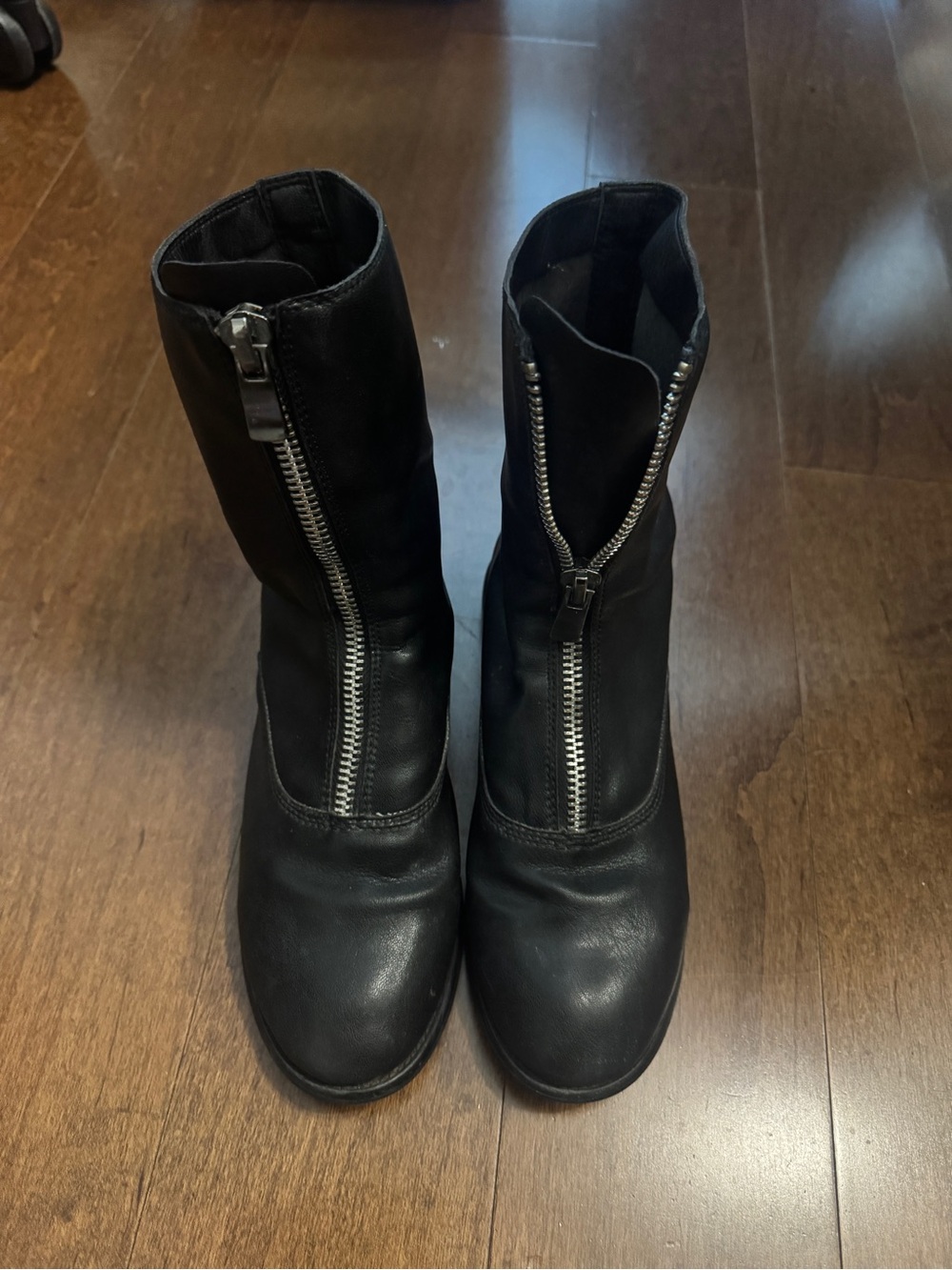 Black Women's Front-Zip Leather Boots